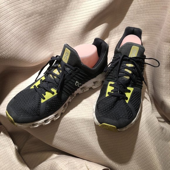 On running cloudswift men charcoal gray and yellow running shoes, 12 - Picture 1 of 16